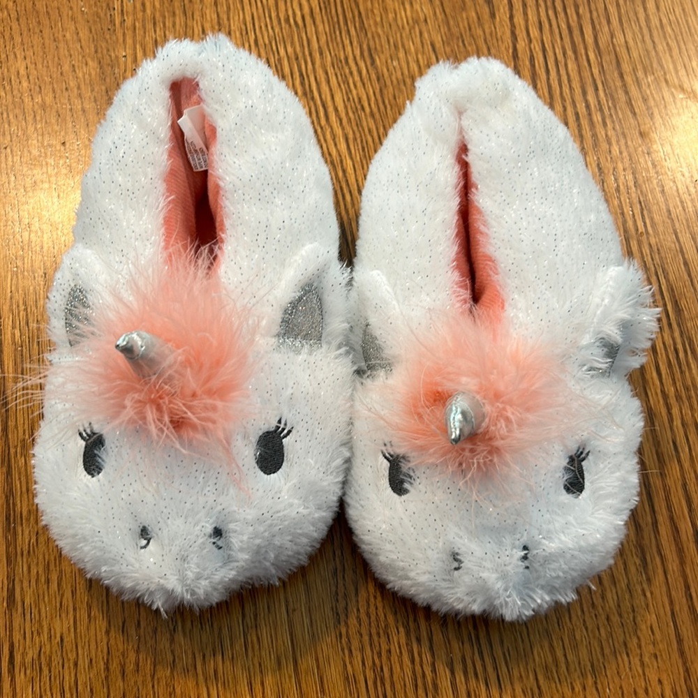 Girls slippers size L 1/2